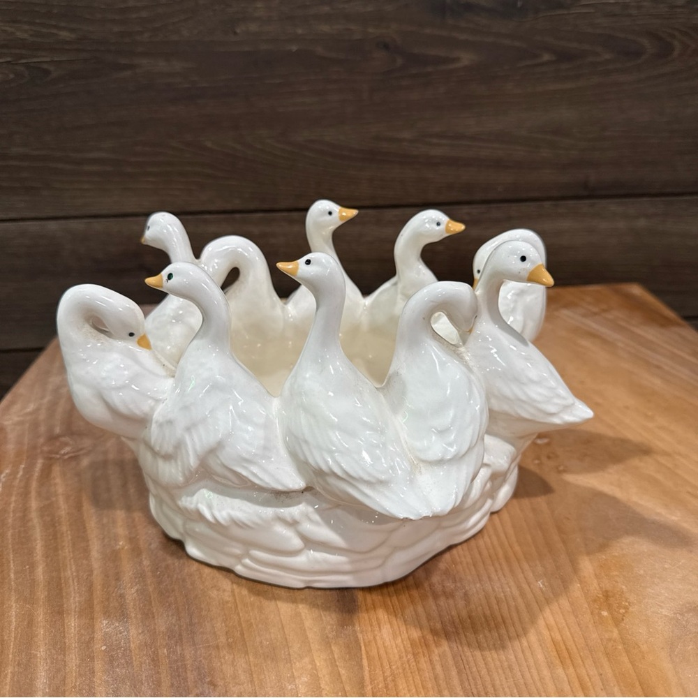 Vintage White Intertwined Swan Cluster Planter with Gold Beaks